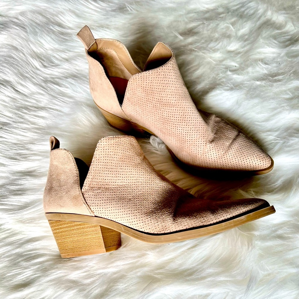 Universal Thread Boots